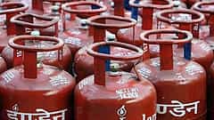LPG ಸಬ್ಸಿಡಿ: ತೈಲ ಕಂಪನಿಗಳಿಗೆ 30,000 ಕೋಟಿ ರೂ ಪ್ಯಾಕೇಜ್ ಘೋಷಿಸಿದ ಕೇಂದ್ರ ಸರ್ಕಾರ
