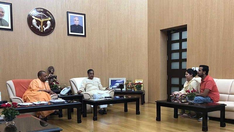 ಸಿಎಂ ಭೇಟಿ ಮಾಡಿದ ಆ್ಯಪಲ್​ ಕಂಪನಿ ಉದ್ಯೋಗಿ ವಿವೇಕ್ ಕುಟುಂಬ: ನೆರವಿನ ಭರವಸೆ ನೀಡಿದ ಯೋಗಿ