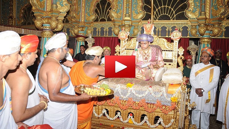 ನವರಾತ್ರಿ ಅಂಗವಾಗಿ ಮೈಸೂರು ಅರಮನೆಯಲ್ಲಿ ಖಾಸಗಿ ದರ್ಬಾರ್