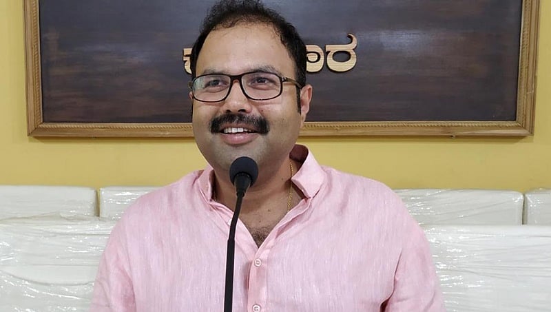 ಅನಂತಕುಮಾರ್ ಹೆಗಡೆ ಒಬ್ಬ ಲೋಫರ್: ಆನಂದ್ ಅಸ್ನೋಟಿಕರ್ ಮತ್ತೆ ಸಮರ್ಥನೆ