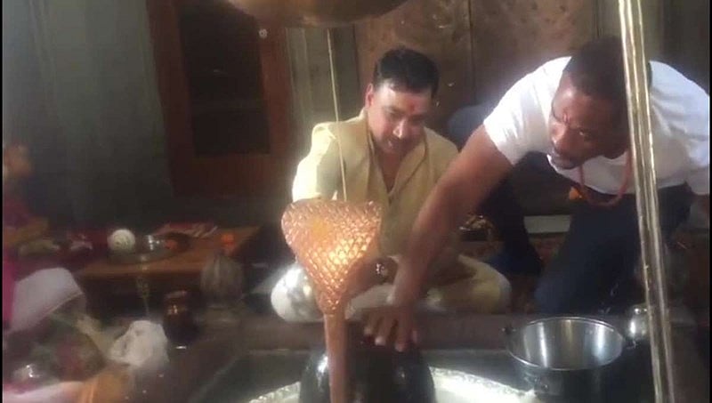 ಹಿಮಾಲಯದ ದೇವಾಲಯದಲ್ಲಿ ಪೂಜೆ ನೆರವೇರಿಸಿದ ಹಾಲಿವುಡ್ ನಟ ವಿಲ್ ಸ್ಮಿತ್!