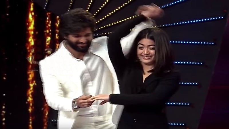 ವೇದಿಕೆ ಮೇಲೆ ಕೈ ಕೈ ಹಿಡಿದು ಹೆಜ್ಜೆ ಹಾಕಿದ ರಶ್ಮಿಕಾ-ವಿಜಯ್ ದೇವರಕೊಂಡ, ವಿಡಿಯೋ ವೈರಲ್!