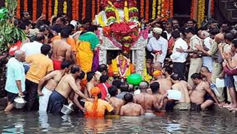 ತಲಕಾವೇರಿಯಲ್ಲಿ ತೀರ್ಥೋದ್ಭವ, ಸಾವಿರಾರು ಭಕ್ತರಿಂದ ಕಾವೇರಿ ಮಾತೆಗೆ ನಮನ