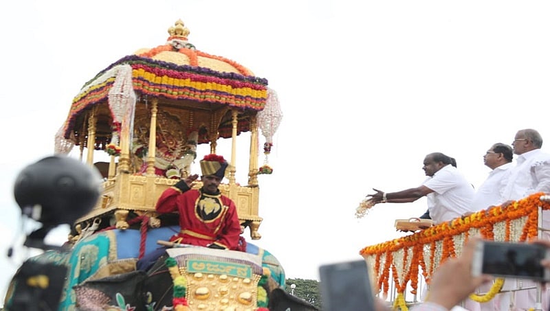 ಐತಿಹಾಸಿಕ ಮೈಸೂರು ದಸರಾ ಜಂಬೂ ಸವಾರಿಗೆ ಅದ್ಧೂರಿ ತೆರೆ