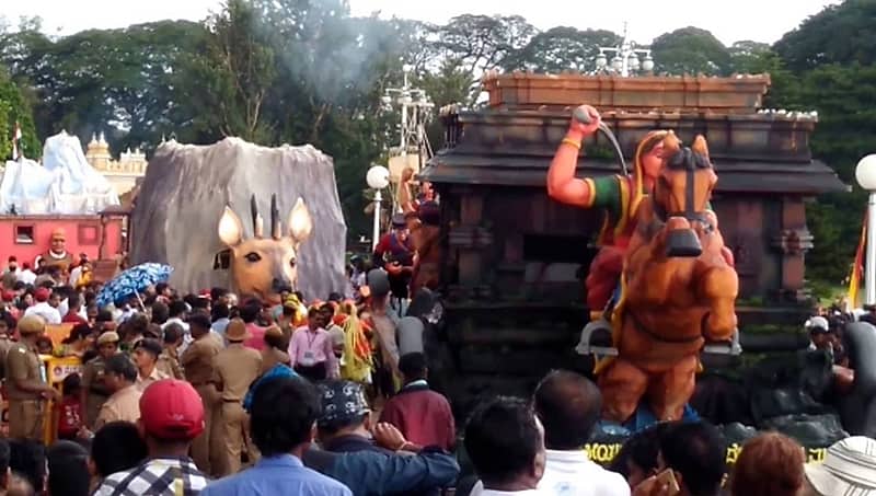 ನಾಡಿನ ಕಲೆ, ಸಾಹಿತ್ಯ, ಸಂಸ್ಕೃತಿ ಅನಾವರಣಗೊಳಿಸಿದ ಆಕರ್ಷಕ ಸ್ತಬ್ದಚಿತ್ರಗಳು !