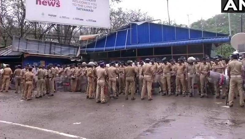 ಶಬರಿಮಲೆಯತ್ತ ಹೆಜ್ಜೆ ಹಾಕಿದ ಮತ್ತಷ್ಟು ಮಹಿಳೆಯರು: ಹಲವೆಡೆ ನಿಷೇಧಾಜ್ಞೆ, ಭದ್ರತೆ ಹೆಚ್ಚಿಸಿದ ಅಧಿಕಾರಿಗಳು