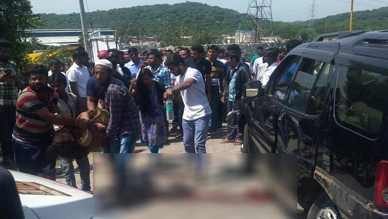 ಬೆಂಗಳೂರು: ಕಾರ್ -ಲಾರಿ ಡಿಕ್ಕಿ, ಒಂದೇ ಕುಟುಂಬದ ನಾಲ್ವರು ಸಾವು!