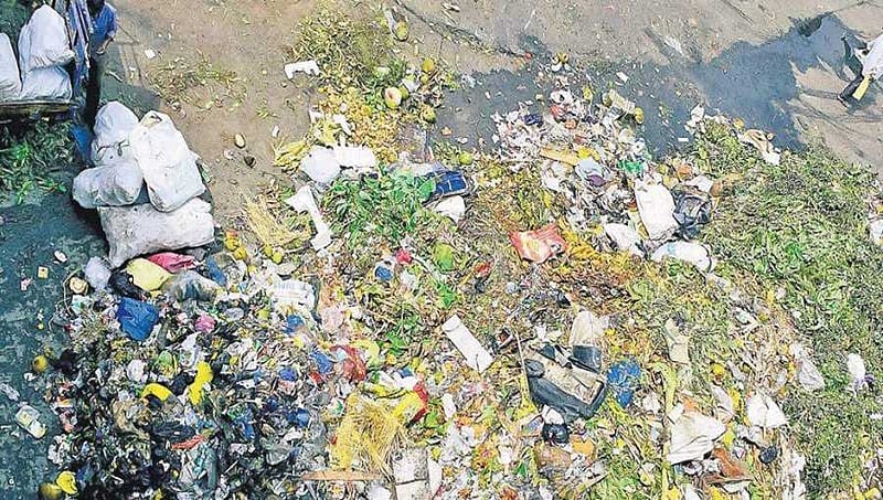 ದಸರಾ ಮುಗೀತು; ಬೆಂಗಳೂರಿನಲ್ಲಿ ಎಲ್ಲಿ ನೋಡಿದರಲ್ಲಿ ಕಸದ ರಾಶಿ