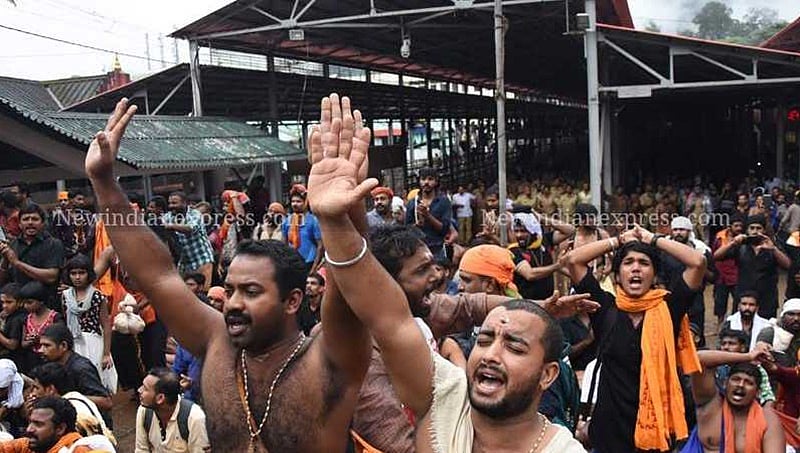 ಪೊಲೀಸ್ ಭದ್ರತೆಯಲ್ಲಿ ಅಯ್ಯಪ್ಪಸ್ವಾಮಿ ದರ್ಶನ ಪಡೆಯಲು ಮುಂದಾದ ಕಾರ್ಯಕರ್ತೆ ಎಸ್ ಪಿ ಮಂಜು
