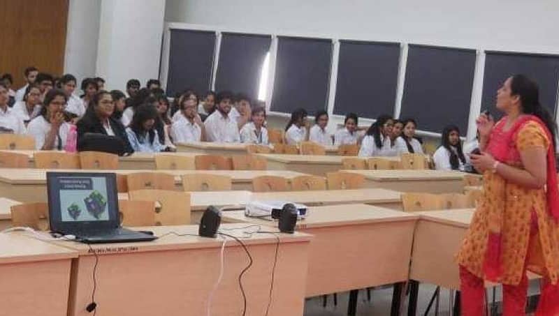ಲೈಂಗಿಕ ಕಿರುಕುಳ ಆರೋಪ: ಎಸ್ಎಲ್ಎಸ್ ನಿಂದ ಇಬ್ಬರು ವಿದ್ಯಾರ್ಥಿನಿಯರು ಅಮಾನತು