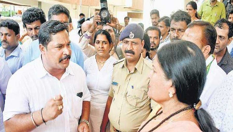 ಉಡುಪಿ: ಸಚಿವೆ ಜಯಮಾಲಾ ವಿರುದ್ಧ ಕಾಂಗ್ರೆಸ್ ಕಾರ್ಯಕರ್ತರಿಂದಲೇ ಬಹಿರಂಗ ಆಕ್ರೋಶ