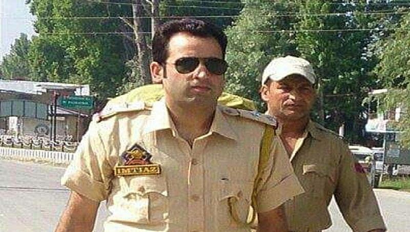 'ಬನ್ನಿ ನಮ್ಮೆಲ್ಲರನ್ನೂ ಸಾಯಿಸಿ': ಉಗ್ರರಿಗೆ ಬಹಿರಂಗ ಪತ್ರ ಬರೆದ ಜಮ್ಮು-ಕಾಶ್ಮೀರದ ದಿಟ್ಟ ಪೊಲೀಸ್ ಅಧಿಕಾರಿ ಇಮ್ತಿಯಾಸ್ ಕುಟುಂಬ