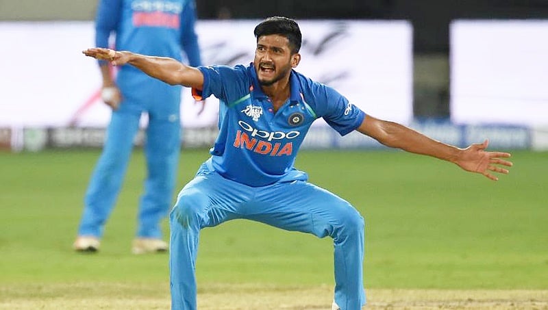 ಮೈದಾನದಲ್ಲಿ ಟೀಂ ಇಂಡಿಯಾ ಯುವ ಬೌಲರ್ ಅತಿರೇಕದ ವರ್ತನೆ, ಖಲೀಲ್ಗೆ ಐಸಿಸಿ ವಾರ್ನಿಂಗ್!
