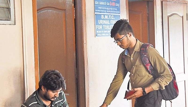 ಬಿಎಂಟಿಸಿ ಬಸ್ ನಿಲ್ದಾಣಗಳ ಶೌಚಾಲಯಗಳಲ್ಲೂ ನಡೆಯುತ್ತಿದೆ ಸುಲಿಗೆ!