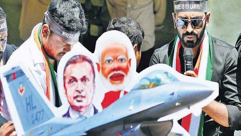 ಅಮಾನತಾಗಿದ್ದರೂ ಕಮ್ಮಿಯಾಗಿಲ್ಲ ನಲಪಾಡ್ 'ಹವಾ': ಕಾಂಗ್ರೆಸ್ ಪ್ರತಿಭಟನೆಯಲ್ಲಿ ಜ್ಯುನಿಯರ್ ಹ್ಯಾರಿಸ್!
