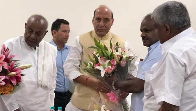 ರಾಜ್ ನಾಥ್ ಸಿಂಗ್, ನಿತಿನ್ ಗಡ್ಕರಿ ಭೇಟಿ ಮಾಡಿದ ಸಿಎಂ: ಪ್ರವಾಹ, ಮೇಕೆ ದಾಟು ಬಗ್ಗೆ ಚರ್ಚೆ