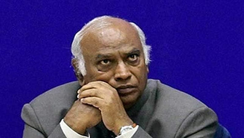 ಬಿಜೆಪಿ, ಆರ್ ಎಸ್ ಎಸ್ ನಾಯಕರ ಮನೆ ನಾಯಿ ಕೂಡಾ ದೇಶಕ್ಕಾಗಿ ಜೀವ ಕೊಟ್ಟಿಲ್ಲ: ಖರ್ಗೆ ಮತ್ತೆ ಹೇಳಿಕೆ