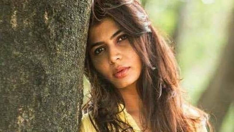ಟ್ವೀಟರ್ನಲ್ಲಿ #MeToo ಚುರುಕು, ನನಗೆ 8 ವರ್ಷವಿದ್ದಾಗ ವ್ಯಕ್ತಿಯೋರ್ವ ನನ್ನ ಗುಪ್ತಾಂಗವನ್ನು ಸ್ಪರ್ಶಿಸಿದ್ದ: ಖ್ಯಾತ ಗಾಯಕಿ