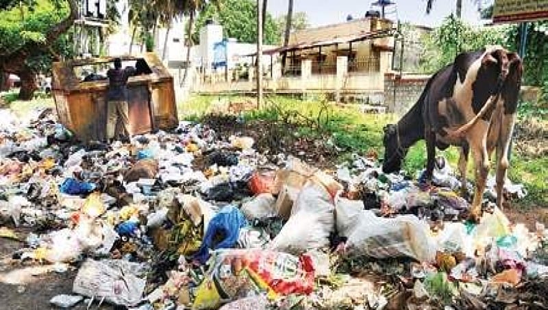 ಮೈಸೂರು ದಸರಾ ಹಿನ್ನೆಲೆ: ಮುಷ್ಕರ ನಿರತ ಪೌರ ಕಾರ್ಮಿಕರೊಂದಿಗೆ ಮುಖ್ಯಮಂತ್ರಿ ಹೆಚ್ ಡಿಕೆ ಮಾತುಕತೆ