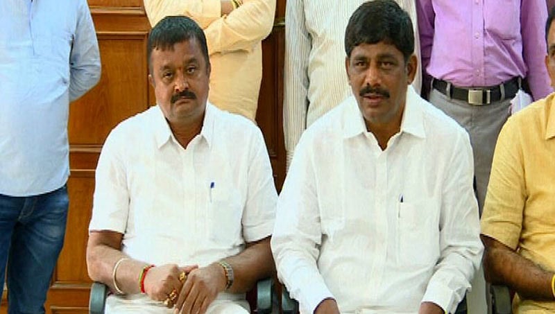 ಹೈಜಾಕ್ ಅಲ್ಲ, ಬಿಜೆಪಿಯವರ ಹಿಟ್ ವಿಕೆಟ್: ಡಿಕೆ ಸುರೇಶ್