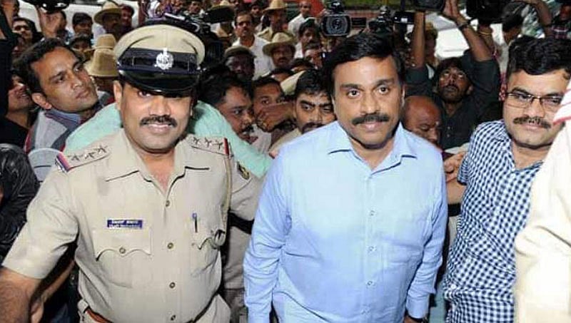 ರೆಡ್ಡಿ ಡೀಲ್ ಪ್ರಕರಣ ತನಿಖೆ ಮಾಡಿದ್ದ 3 ಅಧಿಕಾರಿಗಳು ದಿಢೀರ್ ವರ್ಗಾವಣೆ!