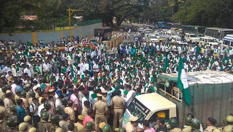 ಕಬ್ಬಿಗೆ ಬೆಂಬಲ ಬೆಲೆ: ರೈತರ ಪ್ರತಿಭಟನೆ ವಾಪಸ್, ಸರ್ಕಾರಕ್ಕೆ 15 ದಿನ ಗಡುವು