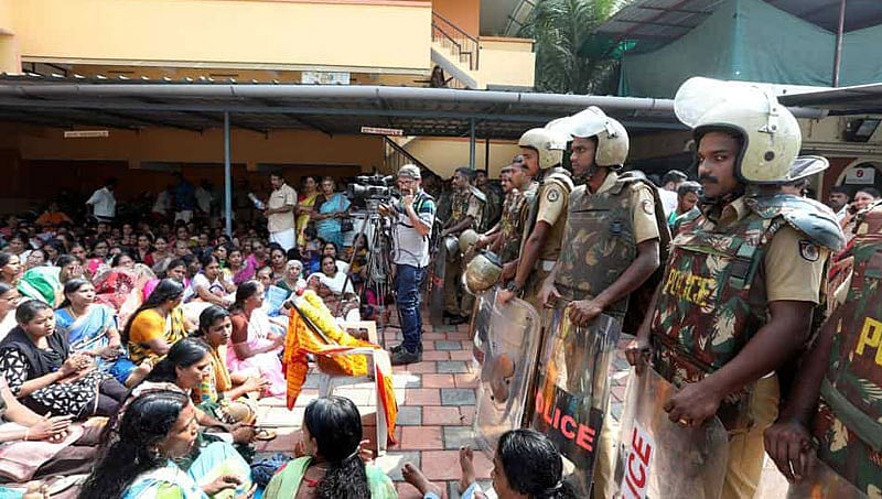 ಶಬರಿಮಲೆ: ಸಿಎಂ ಪಿಣರಾಯಿ ವಿಜಯನ್ ಗೂ ತಟ್ಟಿದ ಪ್ರತಿಭಟನೆ ಬಿಸಿ, ಮನೆಗೆ ಮುತ್ತಿಗೆ