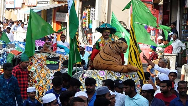 <b>ಈದ್ ಮಿಲಾದ್ ಸಂಭ್ರಮ..... </b>ಚಿಕ್ಕಮಗಳೂರಿನಲ್ಲಿ ಈದ್ ಮಿಲಾದ್ ಪ್ರಯುಕ್ತ ಮುಸ್ಲಿಂ ಬಾಂಧವರು ಬುಧವಾರ ಅದ್ಧೂರಿ ಮೆರವಣಿಗೆ ನಡೆಸಿದರು.