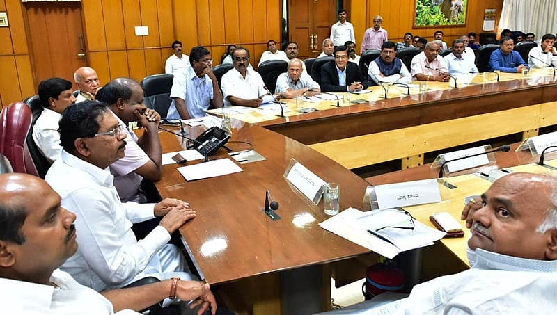 ಒಂದು ವಾರದಲ್ಲಿ ಎಫ್ಆರ್ ಪಿ ದರ ಪಾವತಿಸಿ: ಸಕ್ಕರೆ ಕಾರ್ಖಾನೆ ಮಾಲೀಕರಿಗೆ ಸಿಎಂ ಸೂಚನೆ