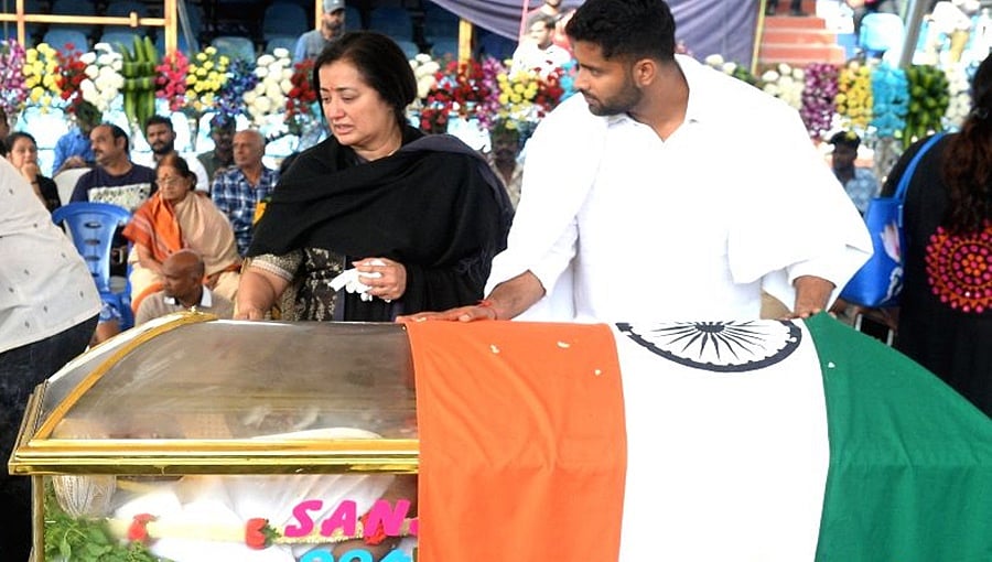 ಮಂಡ್ಯದ ಗಂಡು ಅಂಬರೀಶ್ ಕುರಿತು ಪತ್ನಿ ಸುಮಲತಾ ಹೇಳಿದ್ದೇನು?