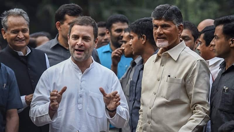 ತೆಲಂಗಾಣ ಚುನಾವಣೆ: ವೈರತ್ವ ಬದಿಗೊತ್ತಿ, ಕೈಜೋಡಿಸಿದ ರಾಹುಲ್-ಚಂದ್ರಬಾಬು ನಾಯ್ಡು