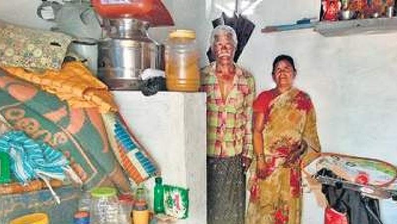 ಸರ್ಕಾರದ ಪರಿಹಾರದ ನಿರೀಕ್ಷೆ: ವರ್ಷಗಳಿಂದ ಶೌಚಾಲಯದಲ್ಲೇ ಬದುಕು ಸವೆಸುತ್ತಿರುವ ಹಿರಿಯ ದಂಪತಿ!