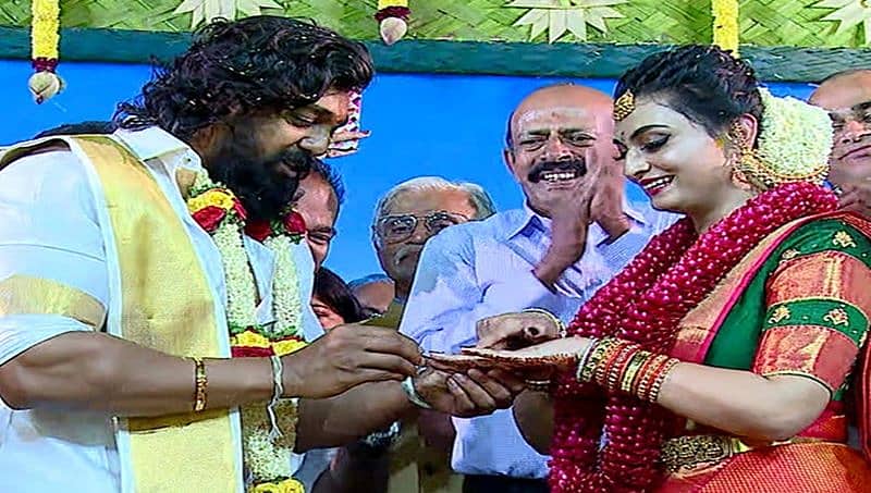 ಹಳ್ಳಿ ಸೆಟ್ ನಲ್ಲಿ ಧ್ರುವ ಸರ್ಜಾ ಪ್ರೇರಣಾ ಜೊತೆ ಭರ್ಜರಿ ನಿಶ್ಚಿತಾರ್ಥ: ಏಪ್ರಿಲ್ ನಲ್ಲಿ  ವಿವಾಹ!