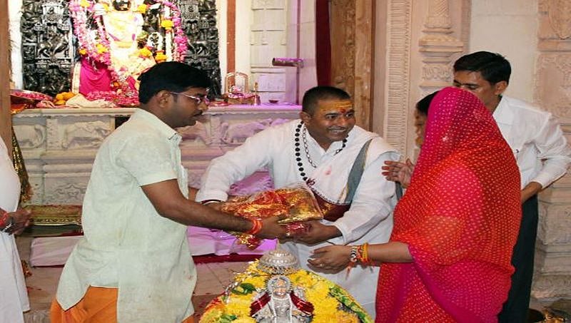 ರಾಜಸ್ತಾನ ಚುನಾವಣಾ ಫಲಿತಾಂಶ: ತ್ರಿಪುರ ಸುಂದರಿ ದೇವಾಲಯಕ್ಕೆ ವಸುಂದರಾ ರಾಜೇ ಭೇಟಿ