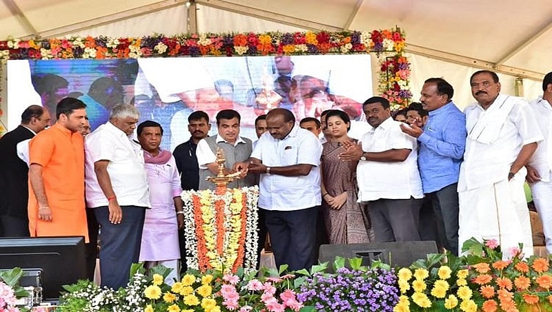 ಹಾಸನ: 1865 ಕೋಟಿ ರೂ. ವೆಚ್ಚದ ರಾಷ್ಟ್ರೀಯ ಹೆದ್ದಾರಿ ಯೋಜನೆಗಳಿಗೆ ನಿತಿನ್ ಗಡ್ಕರಿ ಚಾಲನೆ