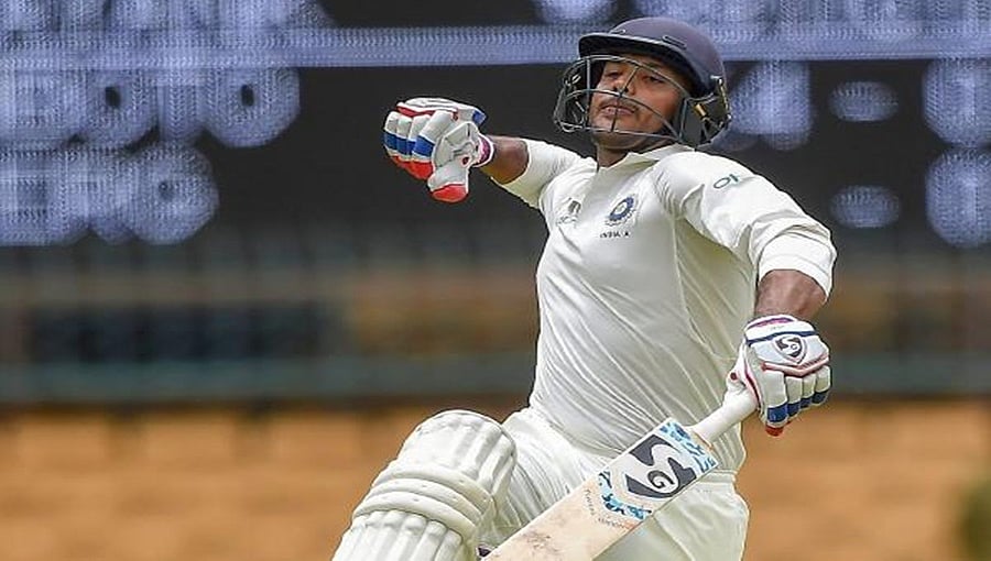 ಚೊಚ್ಚಲ ಪಂದ್ಯದಲ್ಲೇ ಮಾಯಾಂಕ್ ಕಮಾಲ್; ಗವಾಸ್ಕರ್ ಮೀರಿಸಿದ ಕನ್ನಡಿಗ!