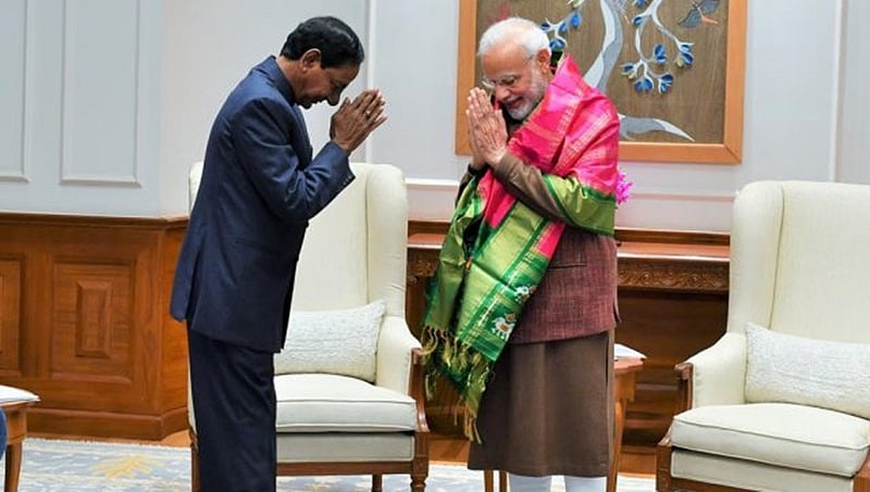 ಒಂದೆಡೆ ಫೆಡರಲ್ ಫ್ರಂಟ್ ರಚನೆ ಕಸರತ್ತು, ಮತ್ತೊಂದೆಡೆ ಮೋದಿ ಭೇಟಿ ಮಾಡಿದ ಕೆಸಿಆರ್
