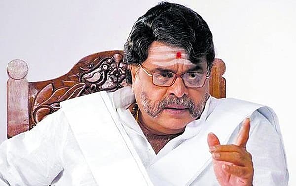 <div><b>ಅಂಬರೀಷ್</b></div><div>ಹೃದಯಾಘಾತದಿಂದಾಗಿ ಕನ್ನಡ ಚಿತ್ರರಂಗದ ಹಿರಿಯ ನಟ ರೆಬೆಲ್ ಸ್ಟಾರ್ ಅಂಬರೀಷ್ ಅವರು ನವೆಂಬರ್ 24 ರಂದು ನಿಧನ ಹೊಂದಿದ್ದರು, ಅಂಬರೀಷ್ ಅವರಿಗೆ 66 ವರ್ಷ ವಯಸ್ಸಾಗಿತ್ತು. </div>