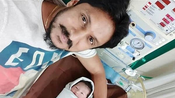 <div><b>ಅಜಯ್ ರಾವ್</b></div><div>ಸ್ಯಾಂಡಲ್ ವುಡ್ ನಟ ಅಜಯ್ ರಾವ್ ಅವರ ಪತ್ನಿ ಸ್ವಪ್ನ ಅವರು ನವೆಂಬರ್ 23 ರಂದು ಹೆಣ್ಣು ಮಗುವಿಗೆ ಜನ್ಮ ನೀಡಿದರು. </div>