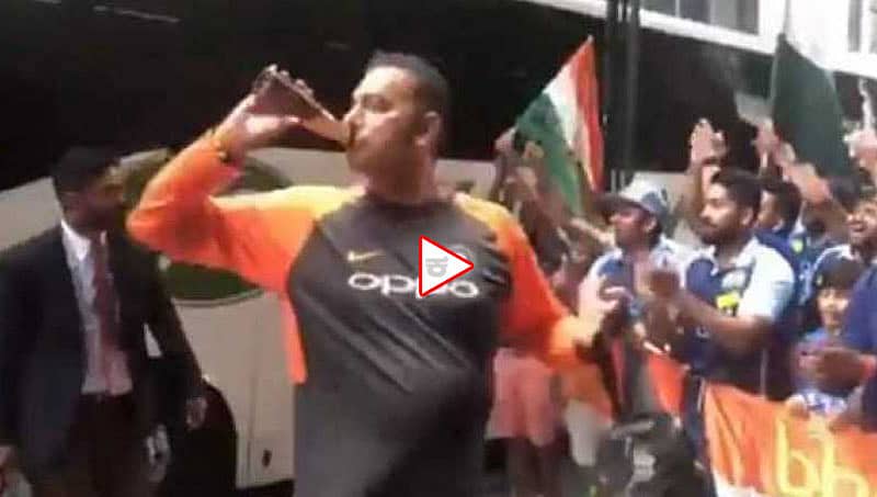 ಅಷ್ಟೊಂದ್ ಅರ್ಜೆಂಟಾ..!; ವೈರಲ್ ಆಯ್ತು ರವಿ ಶಾಸ್ತ್ರಿ ಬಿಯರ್ ಬಾಟಲ್ ಪ್ರಹಸನದ ವಿಡಿಯೋ!