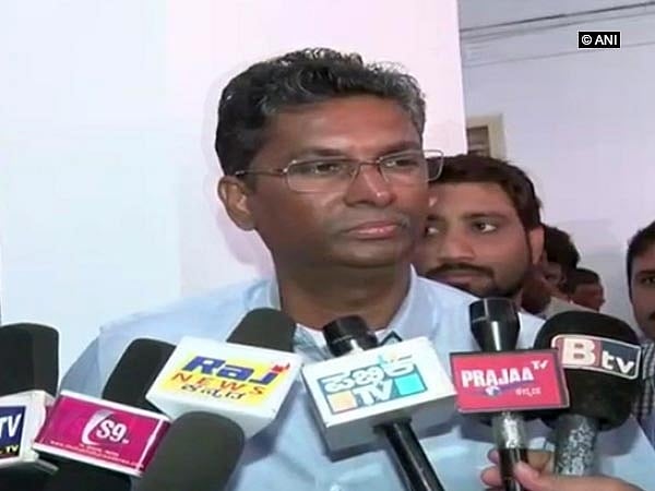 ಕೆಲ ಶಾಸಕರಲ್ಲಿ ಅಸಮಾಧಾನ: ಸತೀಶ್ ಹೇಳಿಕೆಯಿಂದ ಕಾಂಗ್ರೆಸ್ ತಲ್ಲಣ!
