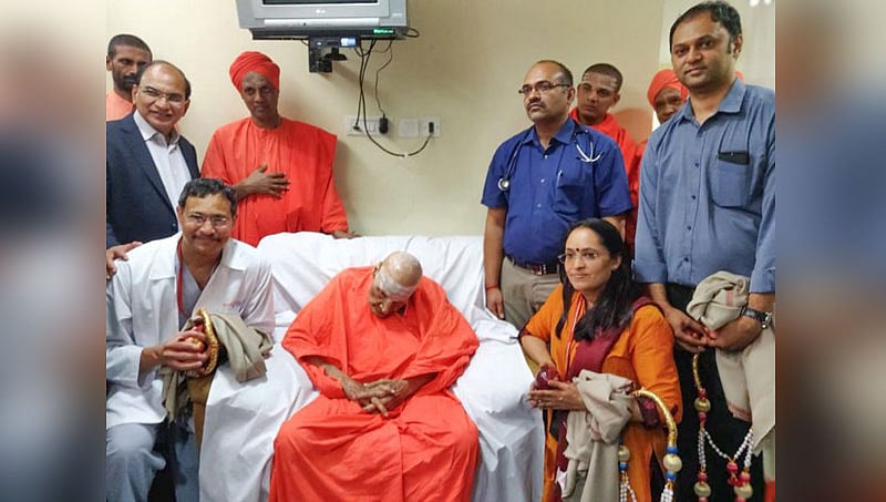 ನನಗೆ ಎಷ್ಟು ವಯಸ್ಸಾಯ್ತು: ಕಿರಿಯ ಶ್ರೀಗಳ ಬಳಿ ಶಿವಕುಮಾರ ಸ್ವಾಮೀಜಿ ಪ್ರಶ್ನೆ