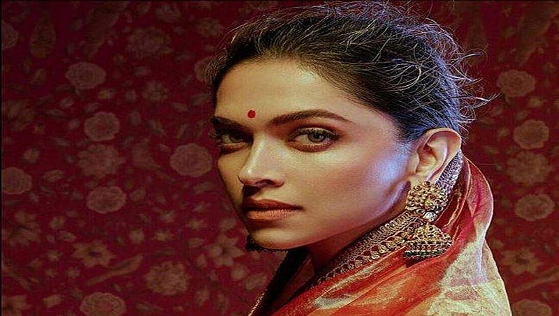 ಪದ್ಮಾವತ್:  ಟೈಟಲ್ ಪಾತ್ರದ ಚಿತ್ರದಲ್ಲಿ 200 ಕೋಟಿ ಗಳಿಸಿದ ಮೊದಲ ನಟಿ ದೀಪಿಕಾ ಪಡುಕೋಣೆ!