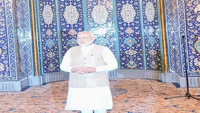 ಮಸ್ಕತ್: ಸುಲ್ತಾನ್ ಖಬೂಸ್ ಮಸೀದಿಗೆ ಪ್ರಧಾನಿ ಮೋದಿ ಭೇಟಿ