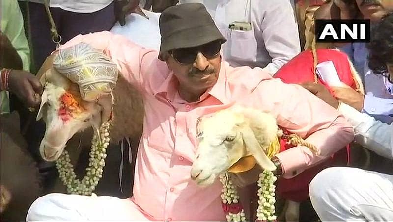 ಪ್ರೀತಿಸಿ ಮದುವೆಯಾಗುವವರಿಗೆ ರಾಜ್ಯ ಸರ್ಕಾರ ರೂ. 50 ಸಾವಿರದಿಂದ 1 ಲಕ್ಷ ನೀಡಲಿ: ವಾಟಾಳ್ ನಾಗರಾಜ್