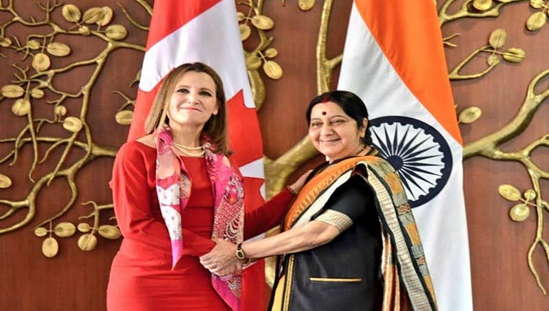 ನವದೆಹಲಿ: ಕೆನಡಿಯನ್ ವಿದೇಶಾಂಗ ಸಚಿವೆ  ಕ್ರಿಸ್ಟಿಯಾ ಫ್ರೀಲ್ಯಾಂಡ್  ಸುಷ್ಮಾ ಸ್ವರಾಜ್ ಭೇಟಿ