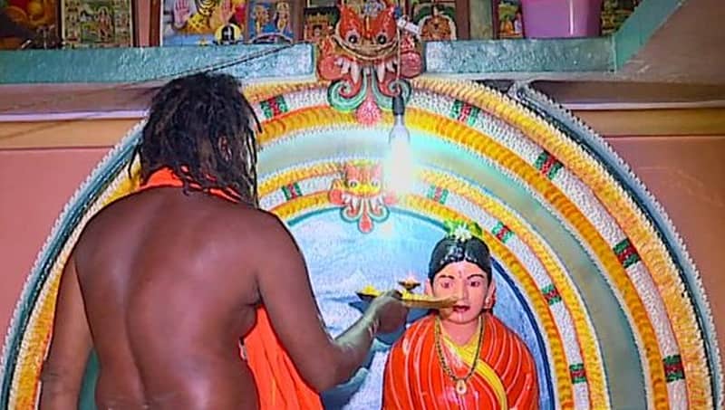 ಚಾಮರಾಜನಗರ: ಪತ್ನಿಗಾಗಿ ದೇವಾಲಯ ನಿರ್ಮಿಸಿ, 12 ವರ್ಷಗಳಿಂದ ಆರಾಧಿಸುತ್ತಿರುವ ರೈತ!