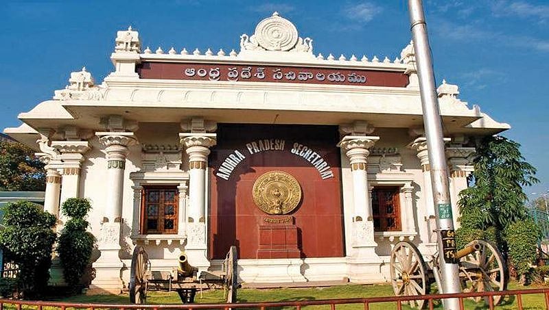 ಮೈಕ್ ಎಸೆದ ಪ್ರಕರಣ: ಇಬ್ಬರು ಕಾಂಗ್ರೆಸ್ ಶಾಸಕರ ಉಚ್ಚಾಟನೆ