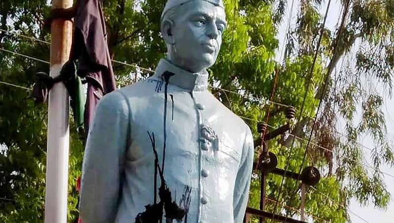 ಪಶ್ಚಿಮ ಬಂಗಾಳದಲ್ಲಿ ನೆಹರೂ ಪ್ರತಿಮೆ ವಿರೂಪಗೊಳಿಸಿದ ಕಿಡಿಗೇಡಿಗಳು