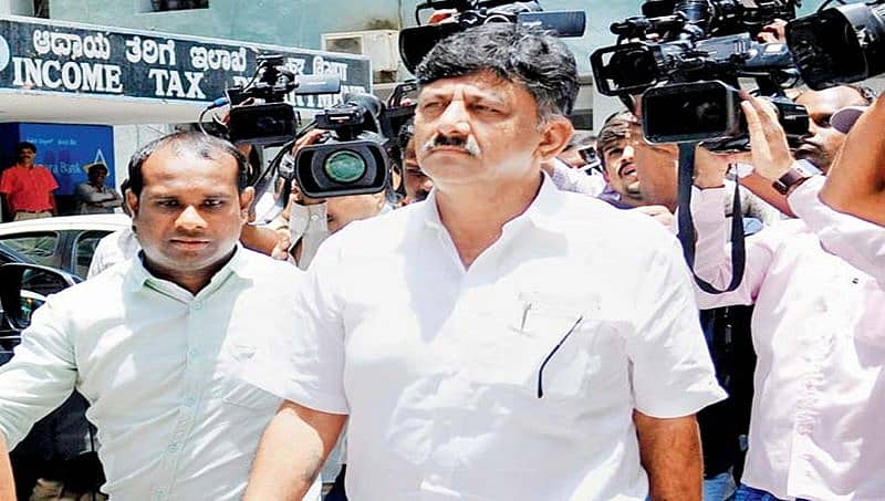 ತೆರಿಗೆ ವಂಚನೆ, ಸಾಕ್ಷ್ಯ ನಾಶ ಆರೋಪ: ಸಚಿವ ಡಿಕೆಶಿ ನ್ಯಾಯಾಲಯಕ್ಕೆ ಹಾಜರು